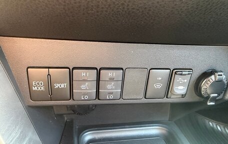 Toyota RAV4, 2017 год, 2 300 000 рублей, 22 фотография