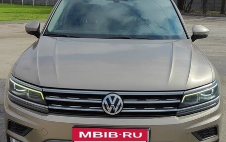 Volkswagen Tiguan II, 2017 год, 2 675 000 рублей, 2 фотография