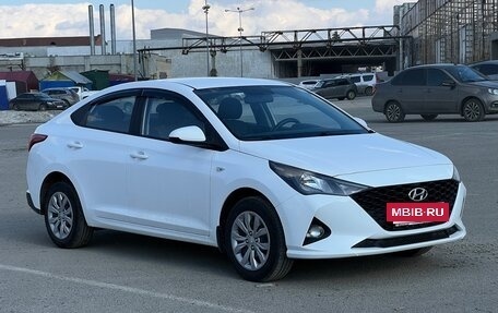 Hyundai Solaris II рестайлинг, 2021 год, 1 365 000 рублей, 4 фотография