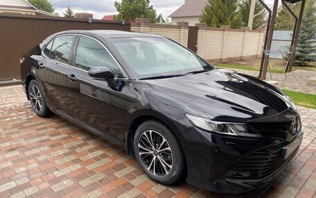 Toyota Camry, 2020 год, 3 300 000 рублей, 2 фотография