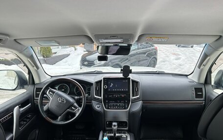 Toyota Land Cruiser 200, 2017 год, 6 700 000 рублей, 9 фотография