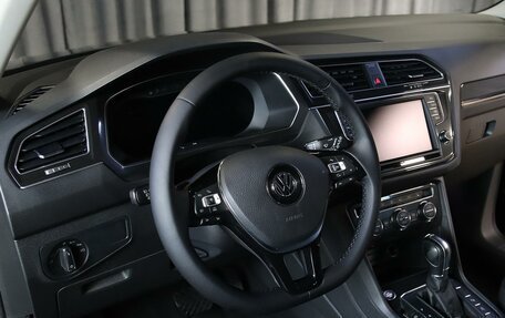 Volkswagen Tiguan II, 2017 год, 1 999 000 рублей, 9 фотография