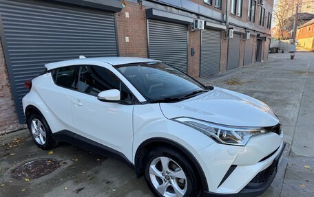 Toyota C-HR I рестайлинг, 2018 год, 2 300 000 рублей, 1 фотография