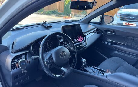 Toyota C-HR I рестайлинг, 2018 год, 2 300 000 рублей, 6 фотография