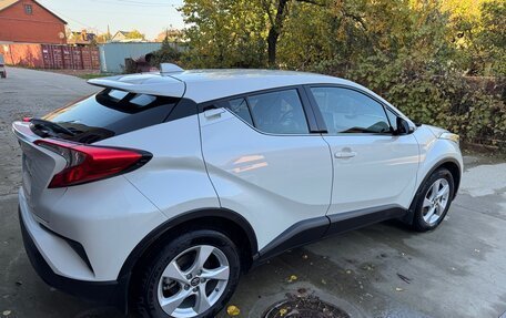 Toyota C-HR I рестайлинг, 2018 год, 2 300 000 рублей, 4 фотография