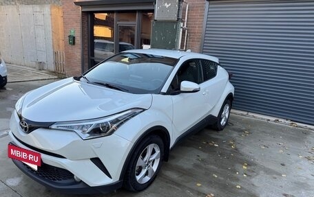 Toyota C-HR I рестайлинг, 2018 год, 2 300 000 рублей, 3 фотография