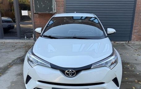 Toyota C-HR I рестайлинг, 2018 год, 2 300 000 рублей, 2 фотография