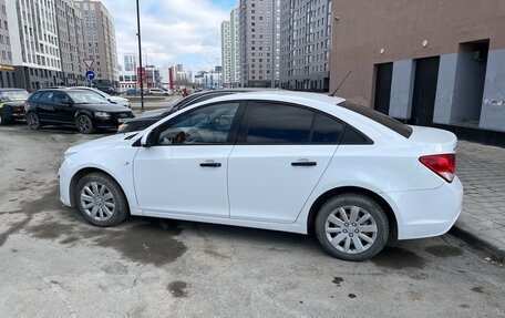 Chevrolet Cruze II, 2013 год, 825 000 рублей, 2 фотография