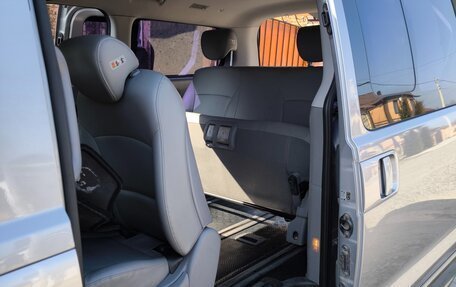 Hyundai Grand Starex Grand Starex I рестайлинг 2, 2017 год, 2 800 000 рублей, 9 фотография