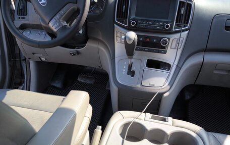 Hyundai Grand Starex Grand Starex I рестайлинг 2, 2017 год, 2 800 000 рублей, 16 фотография