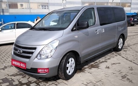 Hyundai Grand Starex Grand Starex I рестайлинг 2, 2017 год, 2 800 000 рублей, 2 фотография