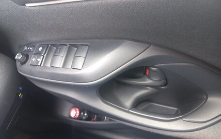 Toyota Yaris, 2021 год, 1 210 000 рублей, 1 фотография