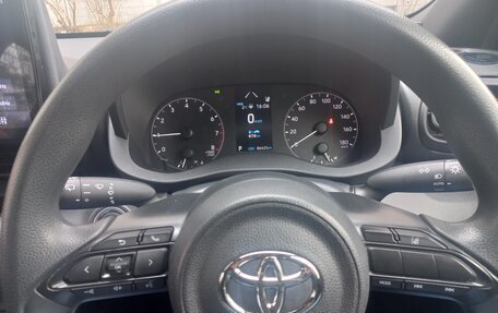 Toyota Yaris, 2021 год, 1 210 000 рублей, 5 фотография