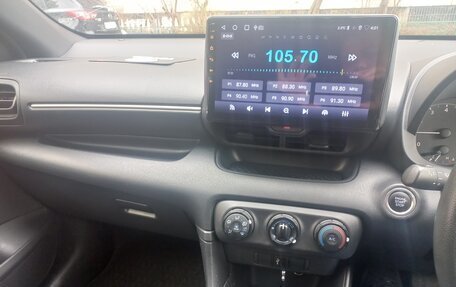 Toyota Yaris, 2021 год, 1 210 000 рублей, 2 фотография