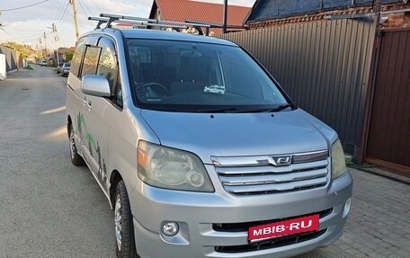 Toyota Noah III, 2003 год, 820 000 рублей, 1 фотография