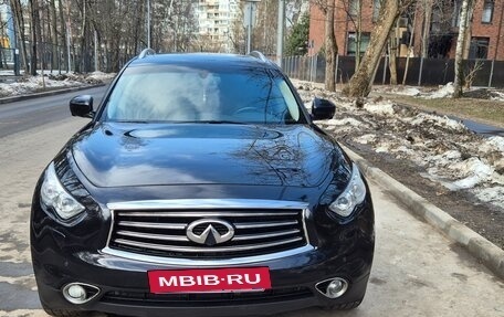 Infiniti QX70, 2013 год, 1 700 000 рублей, 2 фотография