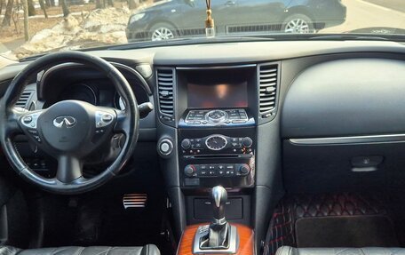 Infiniti QX70, 2013 год, 1 700 000 рублей, 11 фотография