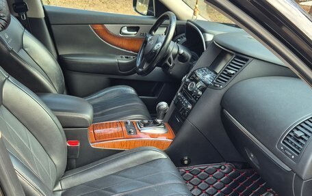 Infiniti QX70, 2013 год, 1 700 000 рублей, 10 фотография