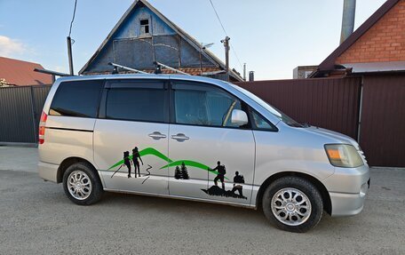 Toyota Noah III, 2003 год, 820 000 рублей, 2 фотография