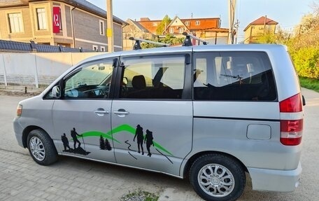 Toyota Noah III, 2003 год, 820 000 рублей, 4 фотография