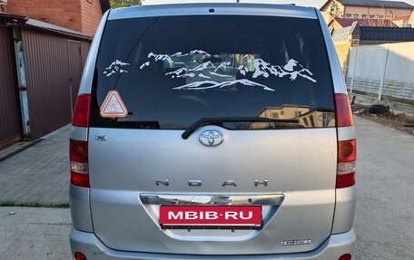 Toyota Noah III, 2003 год, 820 000 рублей, 3 фотография