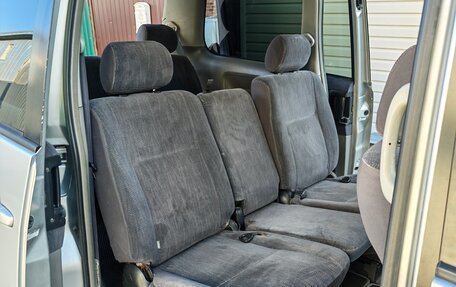 Toyota Noah III, 2003 год, 820 000 рублей, 10 фотография