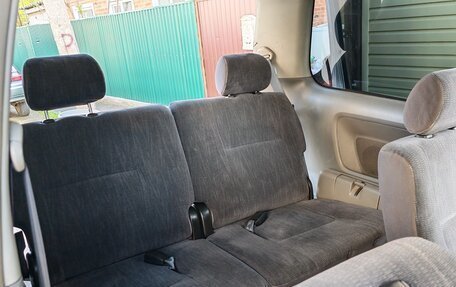 Toyota Noah III, 2003 год, 820 000 рублей, 12 фотография