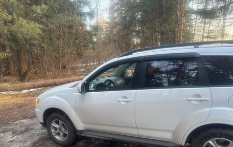 Mitsubishi Outlander III рестайлинг 3, 2011 год, 930 000 рублей, 3 фотография