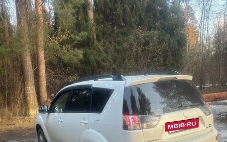 Mitsubishi Outlander III рестайлинг 3, 2011 год, 930 000 рублей, 4 фотография