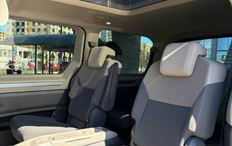 Volkswagen Multivan, 2022 год, 6 280 000 рублей, 9 фотография