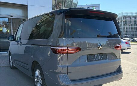 Volkswagen Multivan, 2022 год, 6 280 000 рублей, 3 фотография