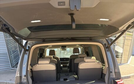 Volkswagen Multivan, 2022 год, 6 280 000 рублей, 12 фотография