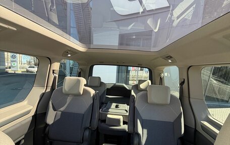 Volkswagen Multivan, 2022 год, 6 280 000 рублей, 11 фотография