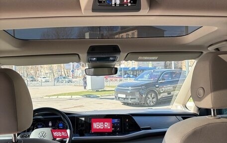 Volkswagen Multivan, 2022 год, 6 280 000 рублей, 10 фотография