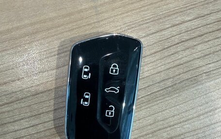 Volkswagen Multivan, 2022 год, 6 280 000 рублей, 23 фотография