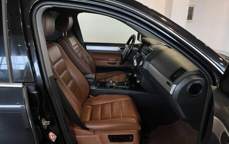 Volkswagen Touareg III, 2005 год, 697 000 рублей, 28 фотография