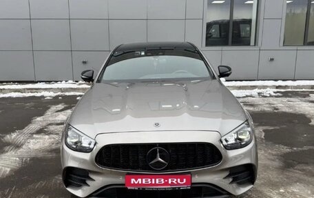 Mercedes-Benz E-Класс, 2020 год, 6 100 000 рублей, 1 фотография