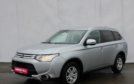 Mitsubishi Outlander III рестайлинг 3, 2014 год, 1 600 000 рублей, 1 фотография