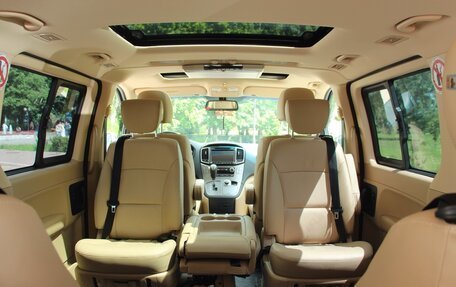 Hyundai Grand Starex Grand Starex I рестайлинг 2, 2017 год, 2 650 000 рублей, 2 фотография