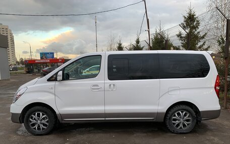 Hyundai Grand Starex Grand Starex I рестайлинг 2, 2017 год, 2 650 000 рублей, 3 фотография