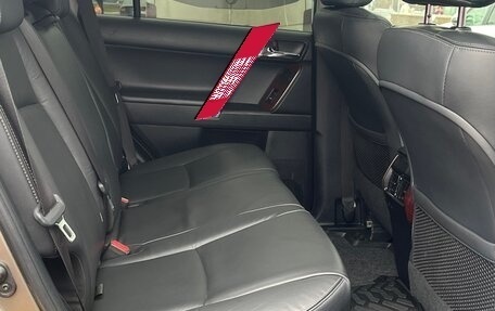 Toyota Land Cruiser Prado 150 рестайлинг 2, 2014 год, 2 850 000 рублей, 16 фотография