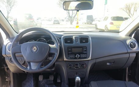 Renault Logan II, 2015 год, 650 000 рублей, 11 фотография