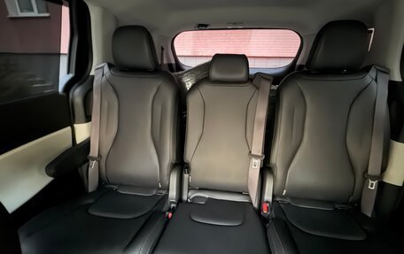 KIA Carnival, 2023 год, 4 950 000 рублей, 30 фотография