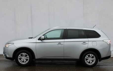 Mitsubishi Outlander III рестайлинг 3, 2014 год, 1 600 000 рублей, 4 фотография