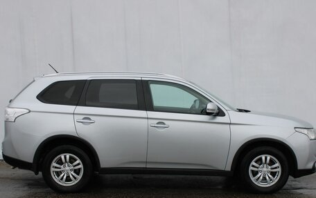 Mitsubishi Outlander III рестайлинг 3, 2014 год, 1 600 000 рублей, 8 фотография