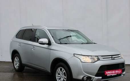 Mitsubishi Outlander III рестайлинг 3, 2014 год, 1 600 000 рублей, 3 фотография