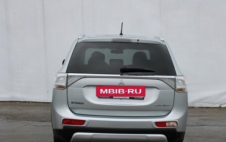 Mitsubishi Outlander III рестайлинг 3, 2014 год, 1 600 000 рублей, 6 фотография