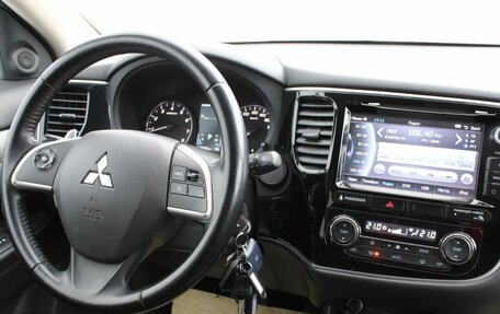 Mitsubishi Outlander III рестайлинг 3, 2014 год, 1 600 000 рублей, 18 фотография
