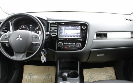 Mitsubishi Outlander III рестайлинг 3, 2014 год, 1 600 000 рублей, 17 фотография