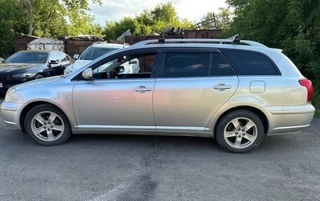 Toyota Avensis III рестайлинг, 2003 год, 550 000 рублей, 1 фотография